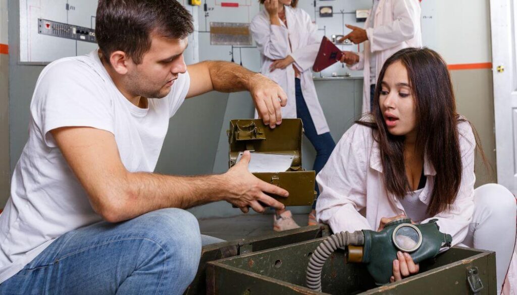 couple in an escape room