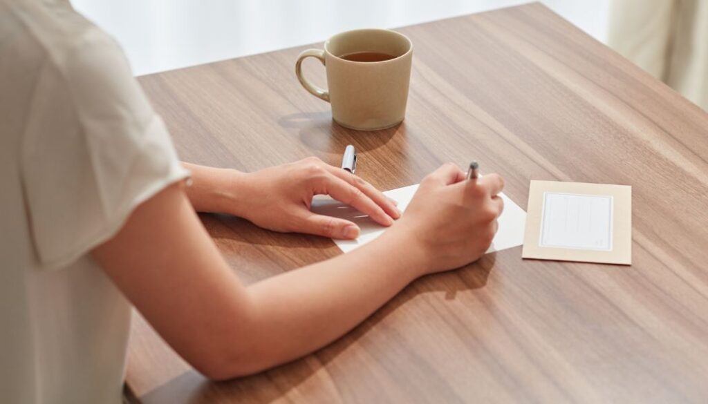 couple writing letters