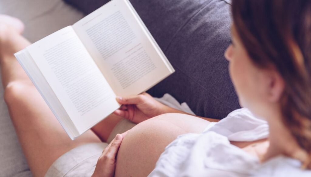 pregnant woman reading
