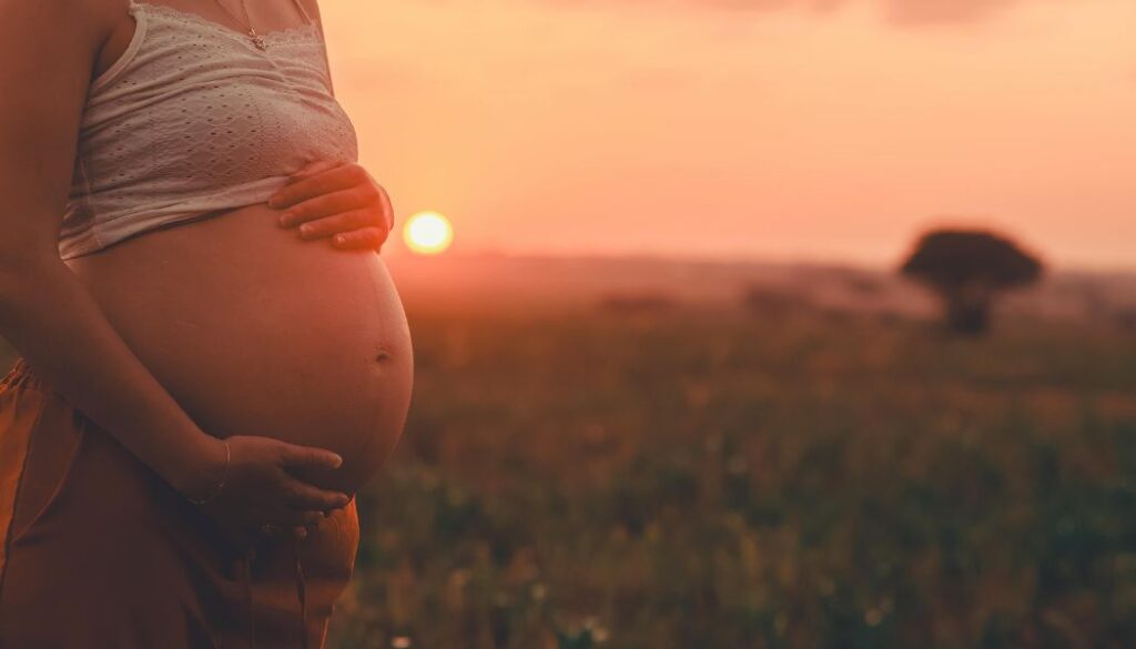 pregnant belly woman photoshoot